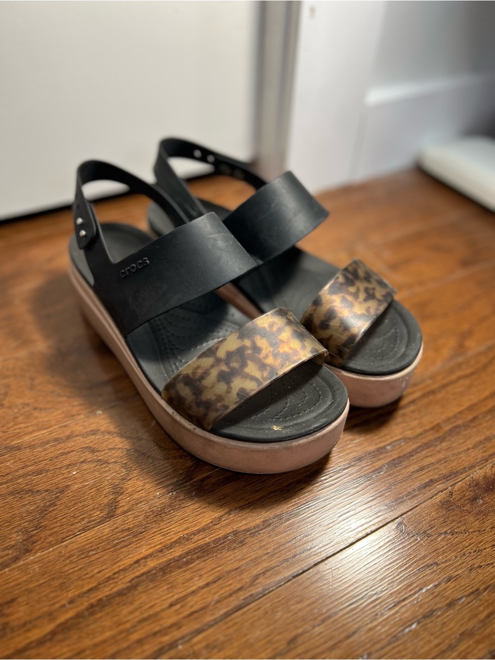Crocs Brooklyn Tortoise Low Wedge Platform Sandals Black Size 8